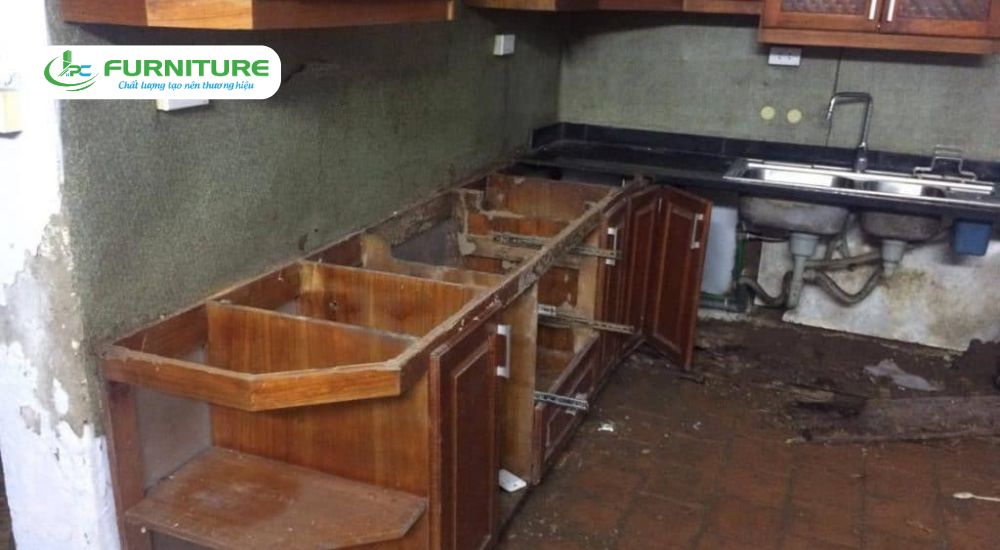 nên làm tủ bếp nhựa hay gỗ