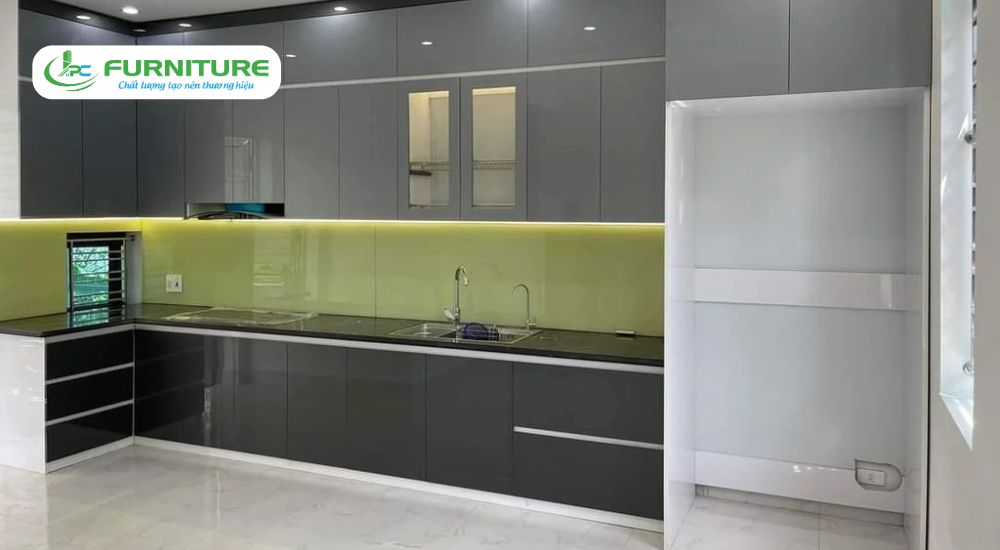 nên làm tủ bếp nhựa hay gỗ